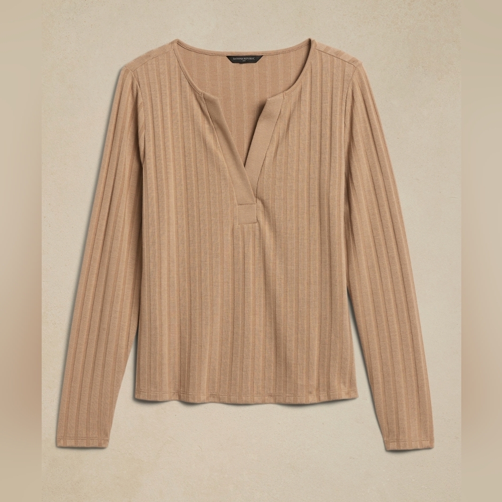 Banana Republic V-Neck Ribbed Top